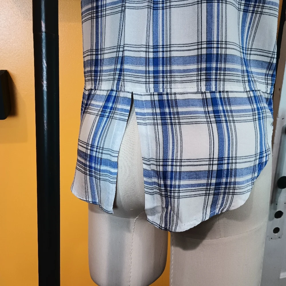 Max Jean's Blue and White Plaid Sleeveless Button Down Top Size M - Picture 10 of 11